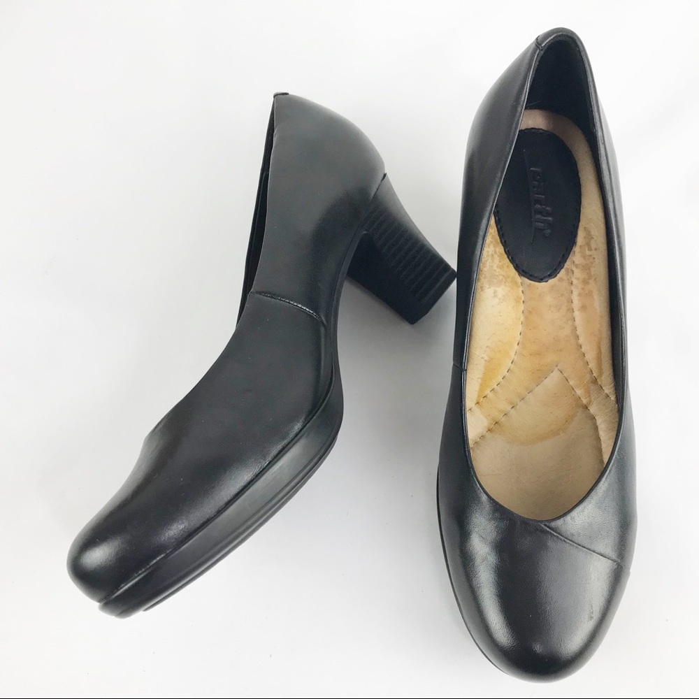 Earth Shoes Black Leather Pumps, 9D Wide